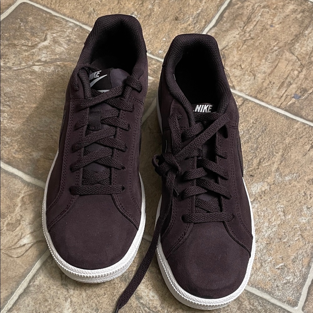 Nike women’s Dark Purple Sneakers